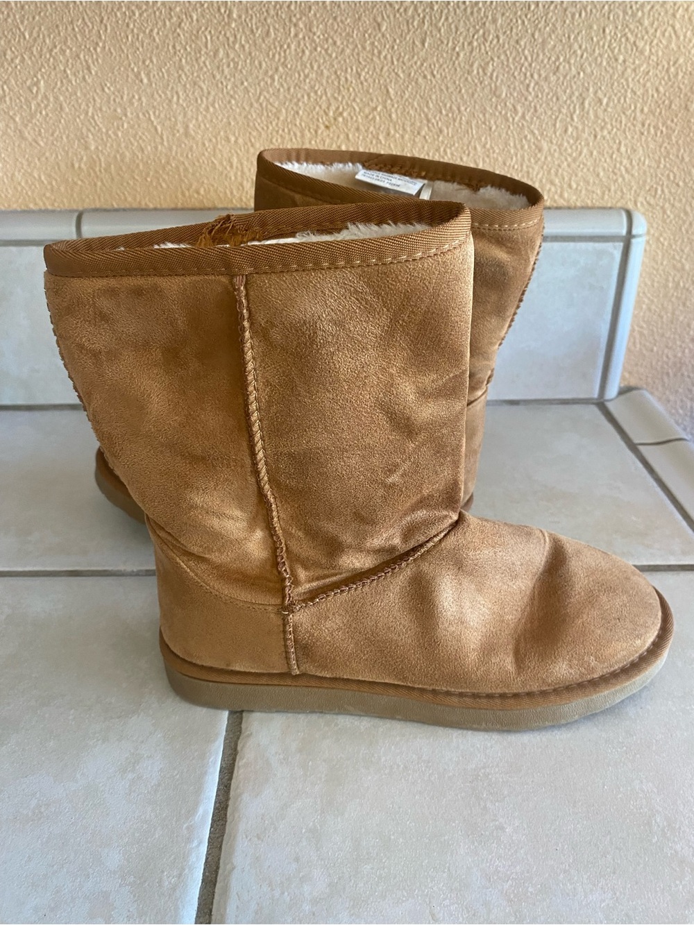 Women’s Short Tan Faux-Suede Shearling Slippers